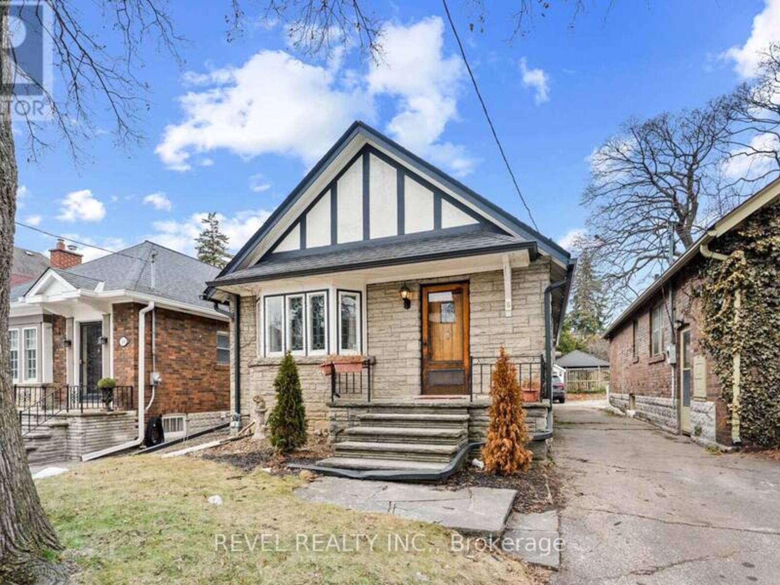 8 SUNNYBROOK ROAD, Toronto, Ontario M6S 1G2