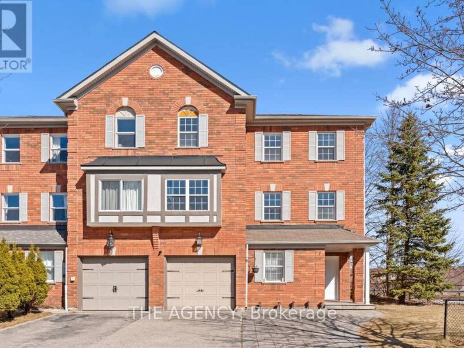 7 HAWTIN LANE, Aurora, Ontario L4G 7L4