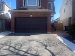 5 FURROWS END Brampton Ontario, L6Z 4S5