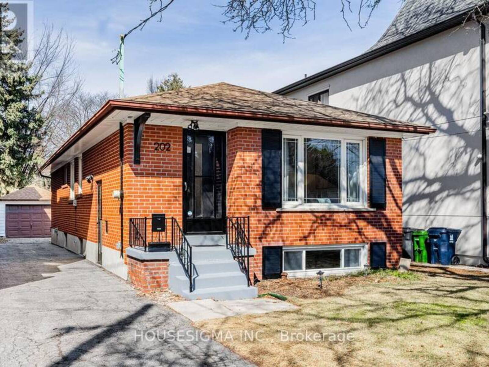 202 CHURCHILL AVENUE, Toronto, Ontario M2R 1E1