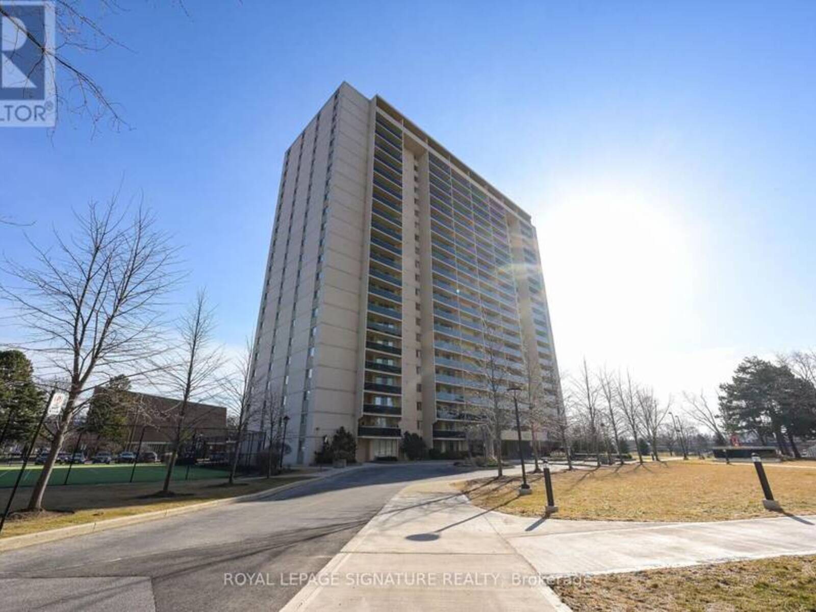 907 - 812 BURNHAMTHORPE ROAD, Toronto, Ontario M9C 4W1