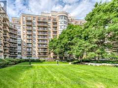 646 - 650 LAWRENCE AVENUE W Toronto Ontario, M6A 3E8