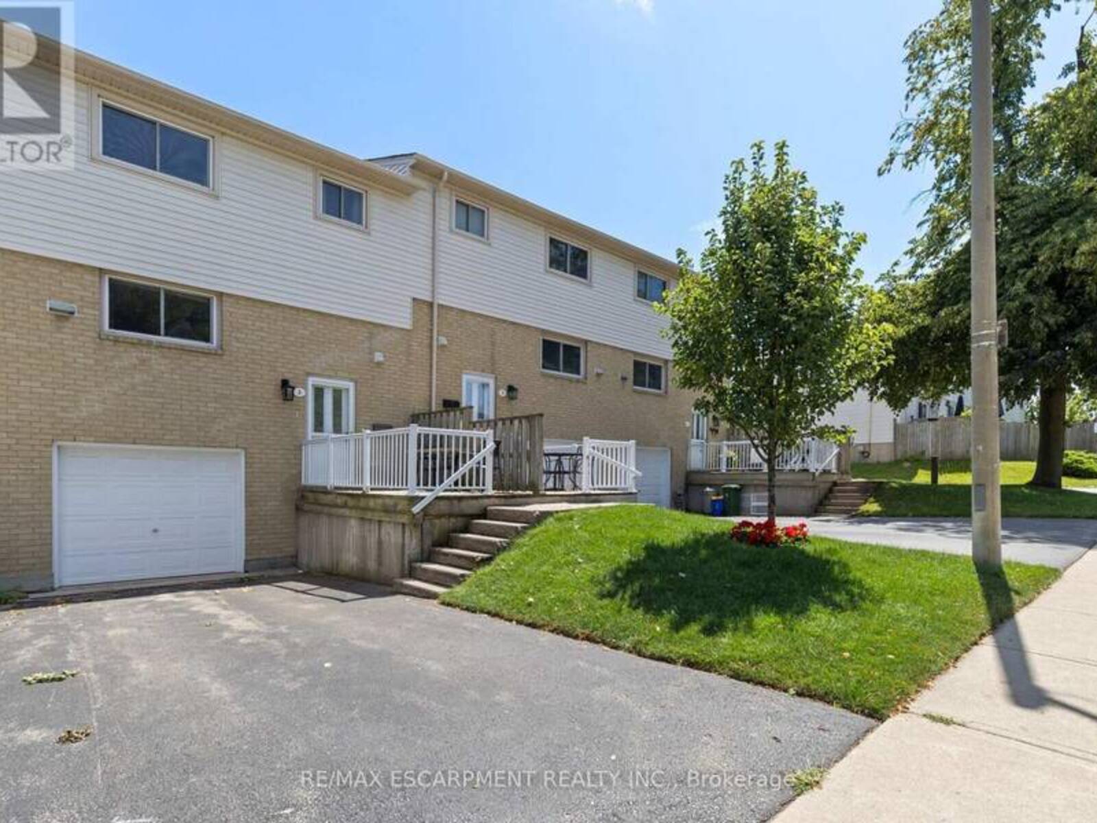 3 - 51 CAROGA COURT, Hamilton, Ontario L9C 7C2