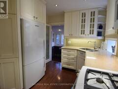 373 ELLIS PARK ROAD Toronto Ontario, M6S 2V7