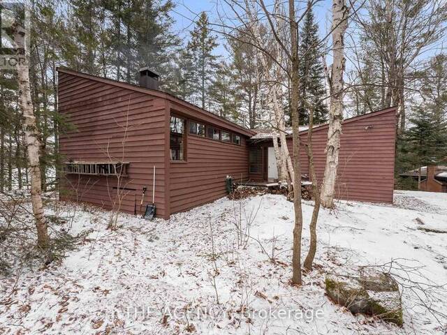 1053 EAST WALKER LAKE DRIVE Huntsville Ontario, P1H 2J6 - 4 Bedrooms Waterfront Home For sale