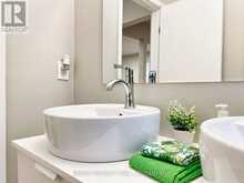 24 GENTRY CRESCENT | Richmond Hill Ontario | Slide Image Nineteen