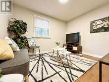 24 GENTRY CRESCENT | Richmond Hill Ontario | Slide Image Six