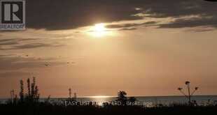 971 BEACH BOULEVARD | Hamilton Ontario | Slide Image Fourteen