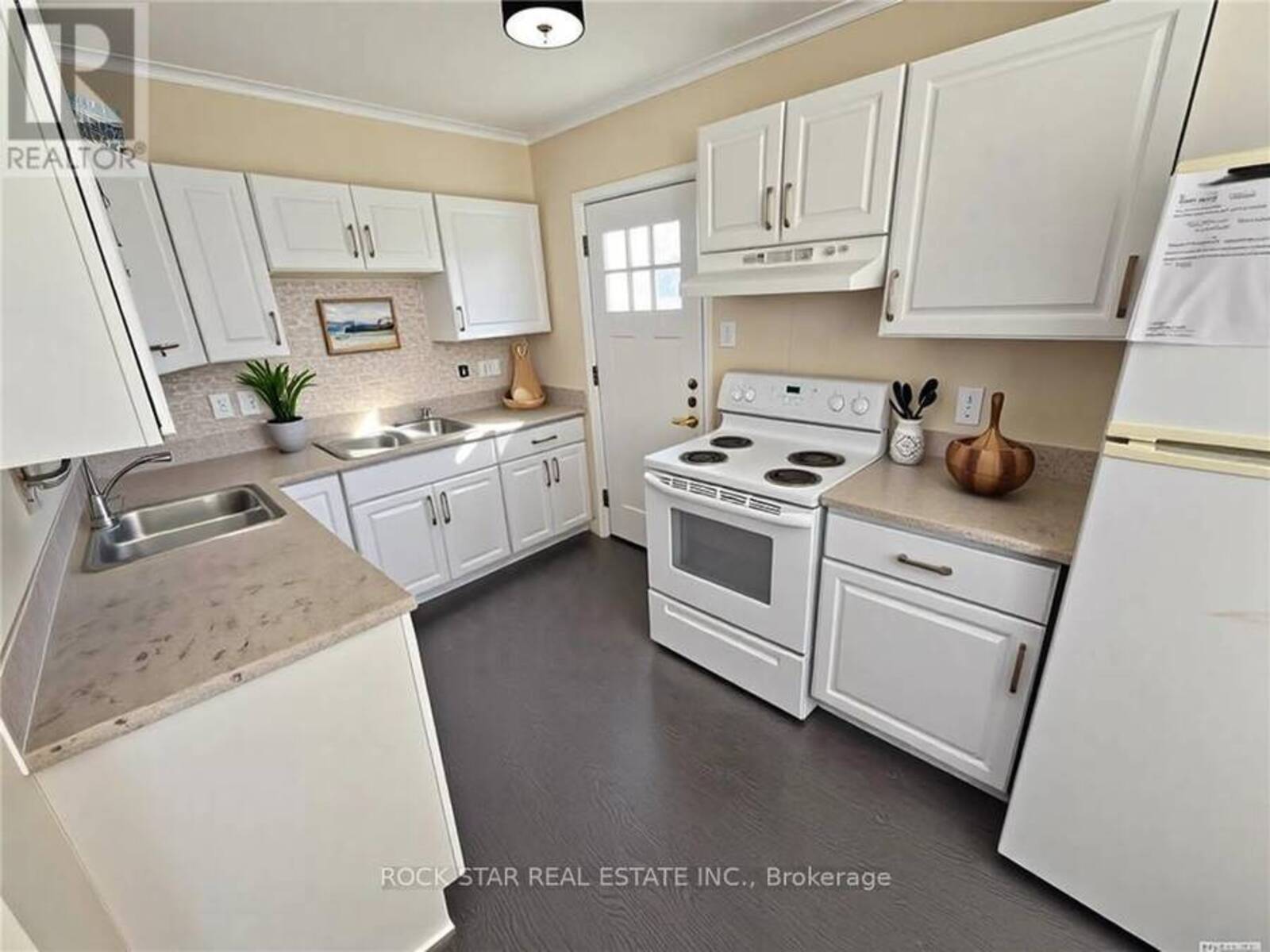 77 BLACKFRIARS STREET, London, Ontario N6H 1K8