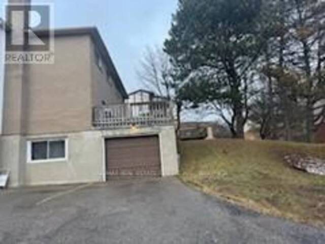 4 - 235 SHAKESPEARE DRIVE Waterloo Ontario, N2L 2T5 - 5 Bedrooms Condo For Sale