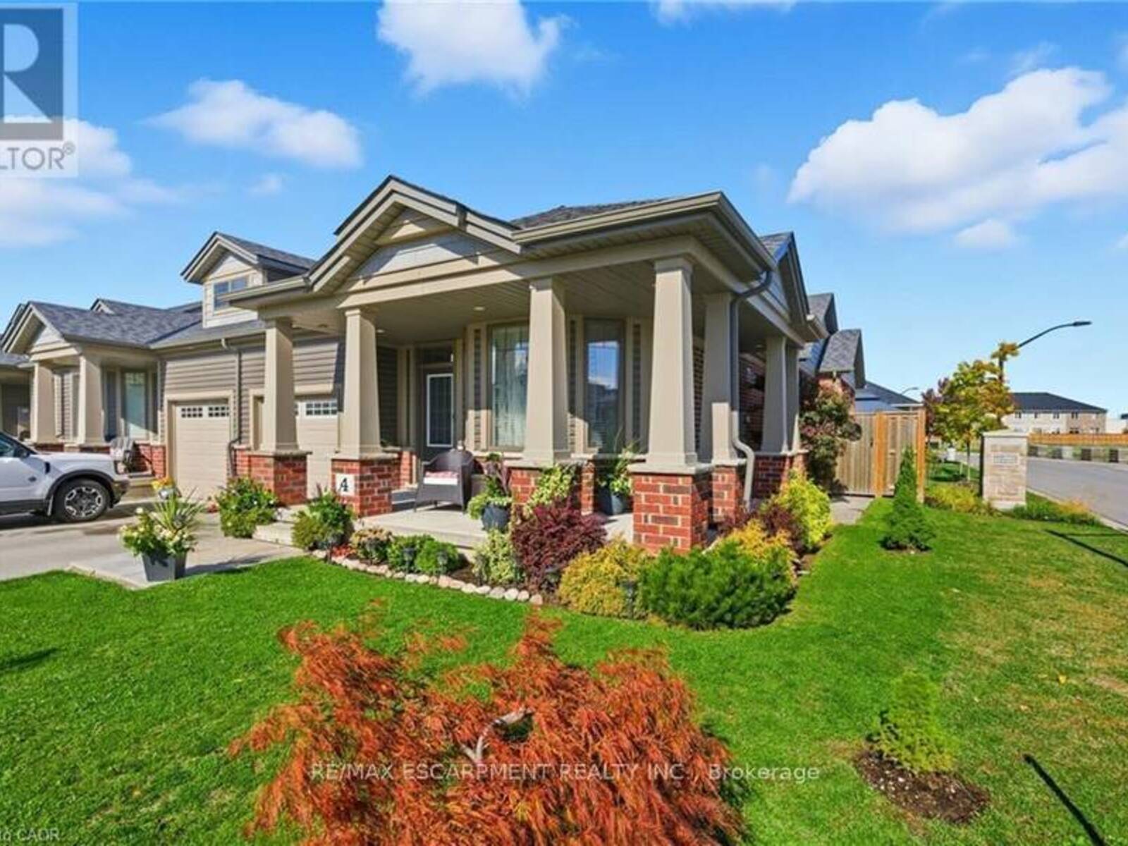 4 ELLIS AVENUE, St. Catharines, Ontario L2P 0E6