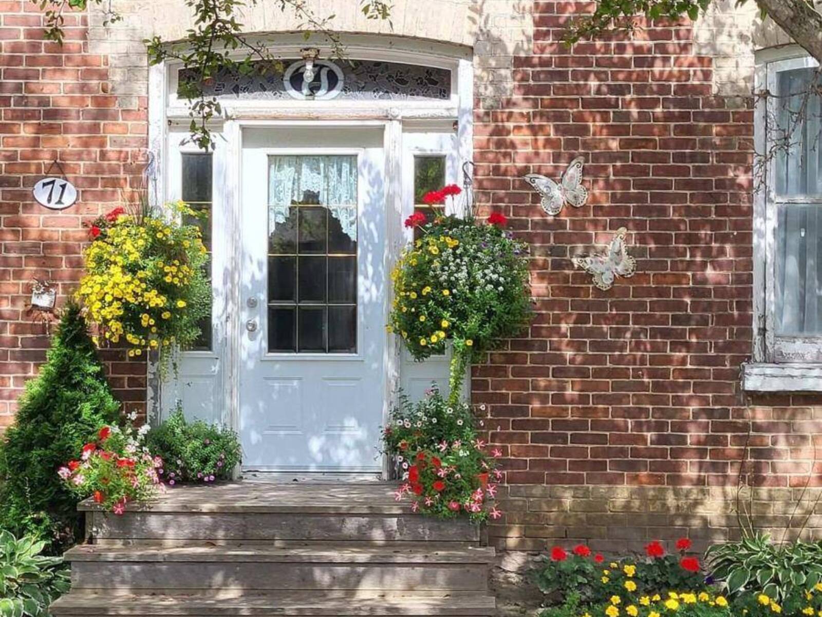 71 HIGH STREET, Georgina, Ontario L0E 1R0