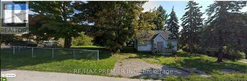 723 DUNDAS STREET W | Whitby Ontario | Slide Image Two