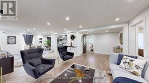 64 MACHELL AVENUE | Aurora Ontario | Slide Image Nine