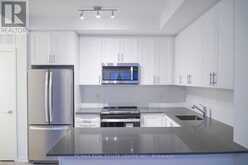 24 - 14 LYTHAM GREEN CIRCLE | Newmarket Ontario | Slide Image Eleven
