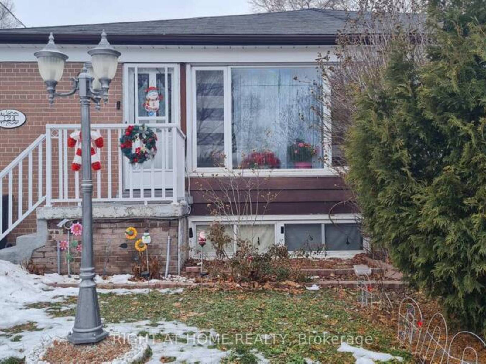 124 OVERTURE ROAD, Toronto, Ontario M1E 2W4