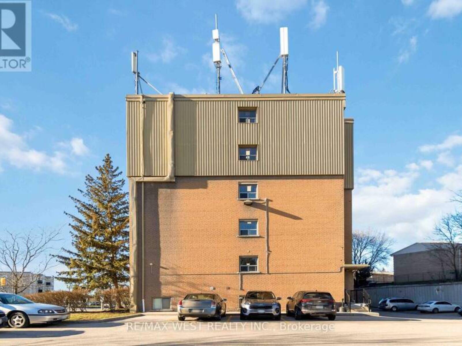 90 - 283 FAIRWAY ROAD N, Kitchener, Ontario N2A 2P1