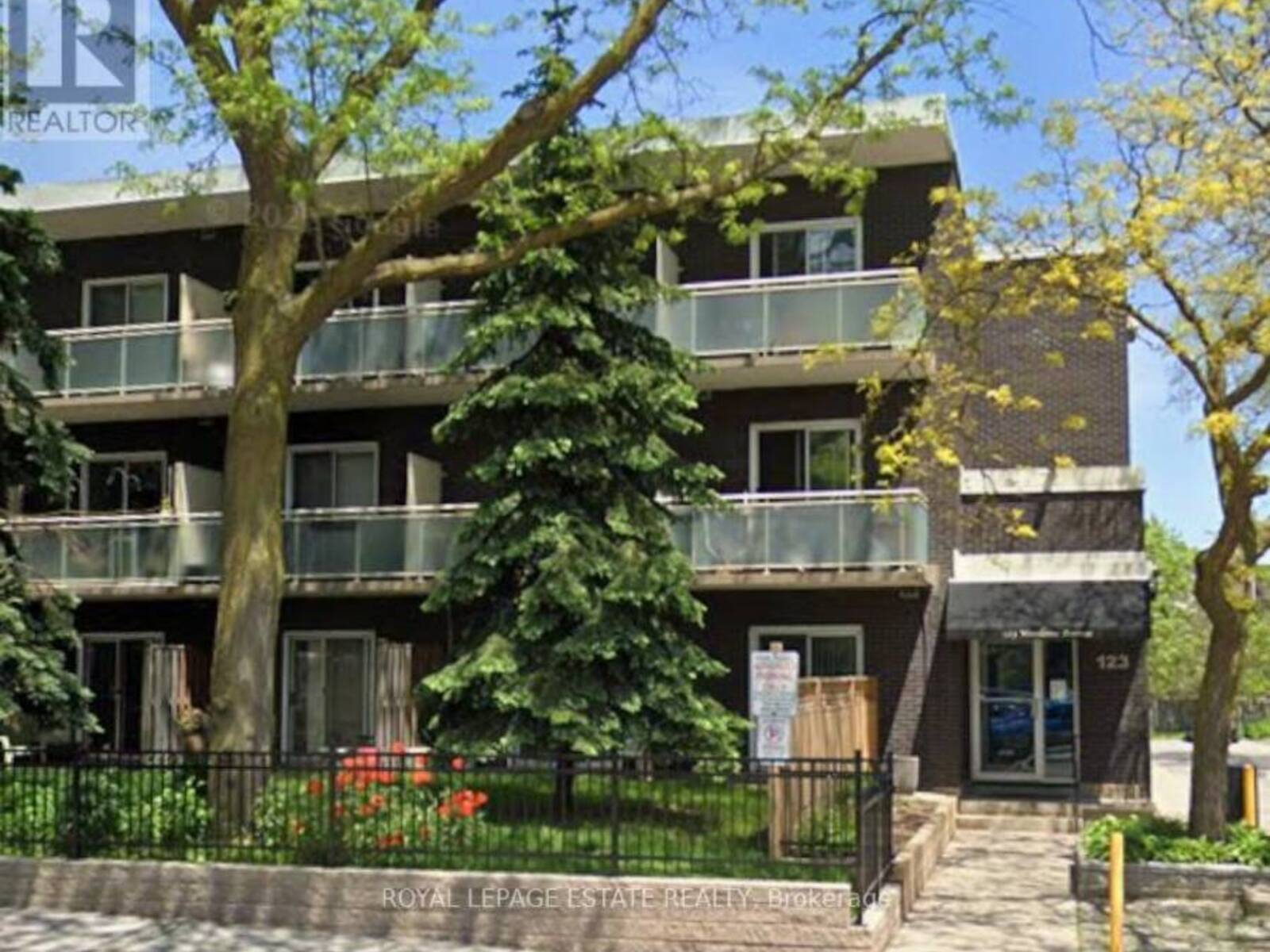 304 - 123 WOODBINE AVENUE, Toronto, Ontario M4L 3V8