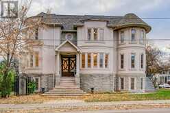 125 KINGSDALE AVENUE | Toronto Ontario | Slide Image Two