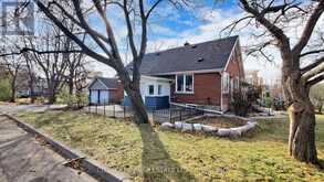 39 WOODWARD AVENUE | Brampton Ontario | Slide Image Three