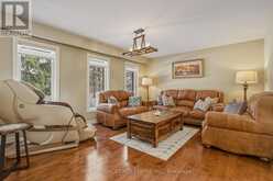 6 IRIS COURT | Hamilton Ontario | Slide Image Thirteen