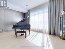127 ELGIN MILLS ROAD W | Richmond Hill Ontario | Slide Image Twelve