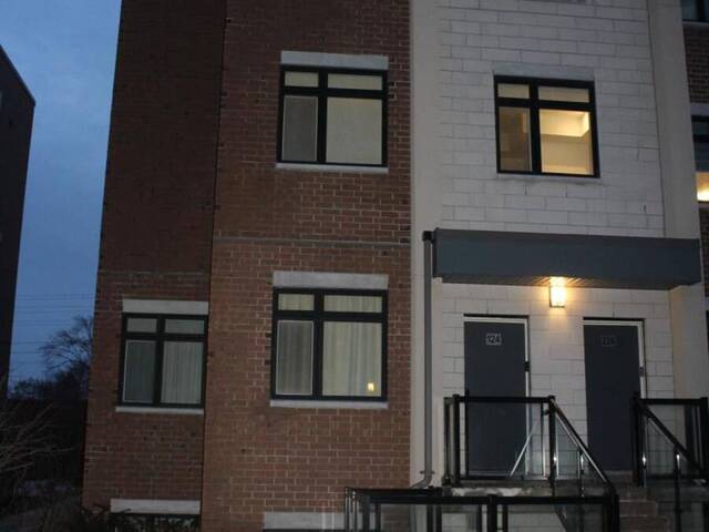 124 - 1070 DOUGLAS MCCURDY COMMON Mississauga Ontario, L5G 0C6 - 3 Bedrooms Condo For Sale