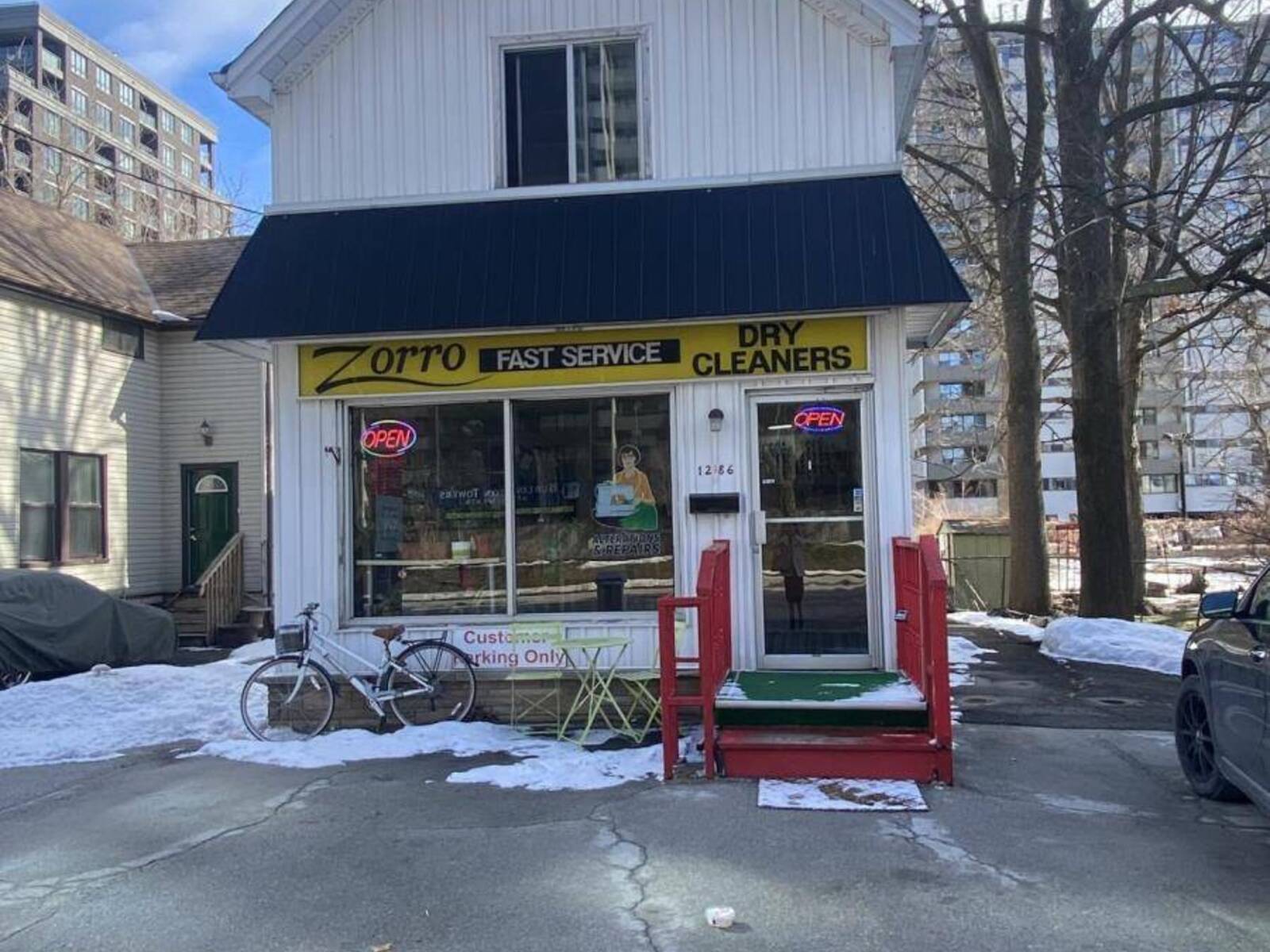 1286 ONTARIO STREET, Burlington, Ontario L7S 1E8