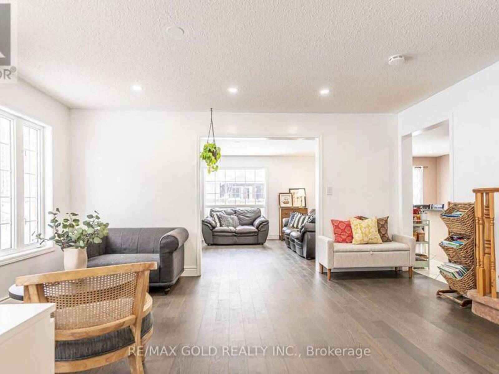 2 ZIMMER STREET, Brampton, Ontario L6S 6L3