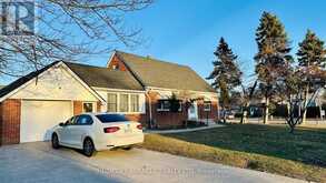 486 MATTHEW BRADY AVENUE | Windsor Ontario | Slide Image Two