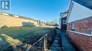 486 MATTHEW BRADY AVENUE | Windsor Ontario | Slide Image Seven