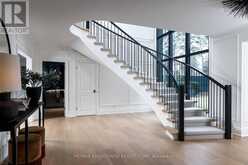 3 ENNISCLARE DRIVE | Oakville Ontario | Slide Image Four