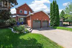 165 BONNY MEADOWS DRIVE | Aurora Ontario | Slide Image Two