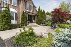 31 BLOOMFIELD TRAIL | Richmond Hill Ontario | Slide Image Four
