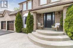 31 BLOOMFIELD TRAIL | Richmond Hill Ontario | Slide Image Five