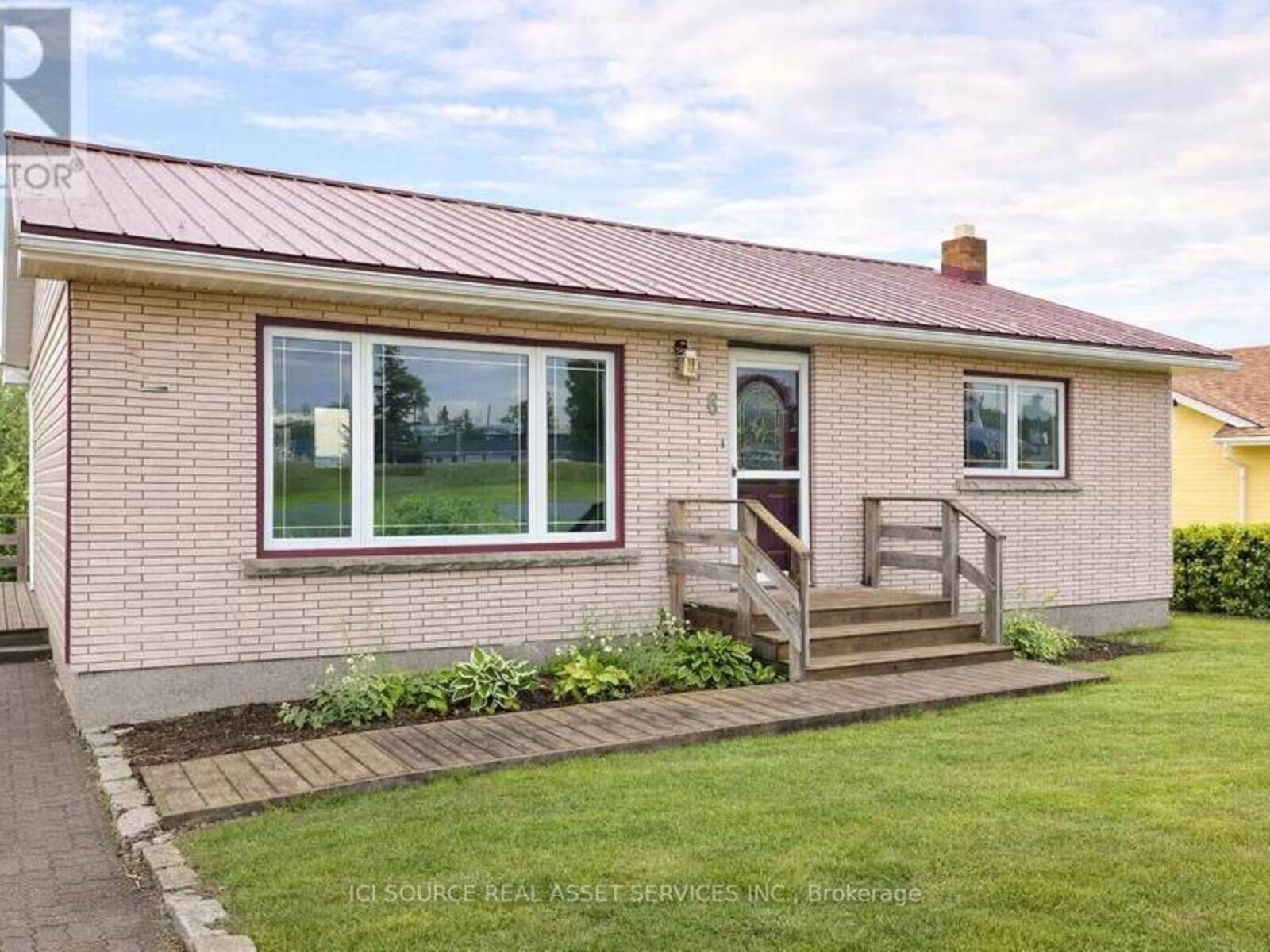 6 MACDONALD AVENUE, Terrace Bay, Ontario P0T 2W0