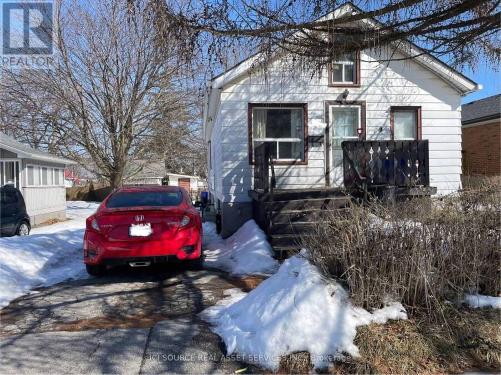 547 MONTRAVE AVENUE, Oshawa, Ontario L1J 4S8