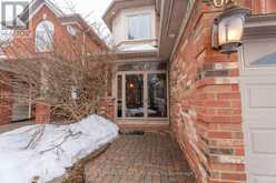406 HEWITT CIRCLE | Newmarket Ontario | Slide Image Two