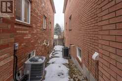 406 HEWITT CIRCLE | Newmarket Ontario | Slide Image Forty-four
