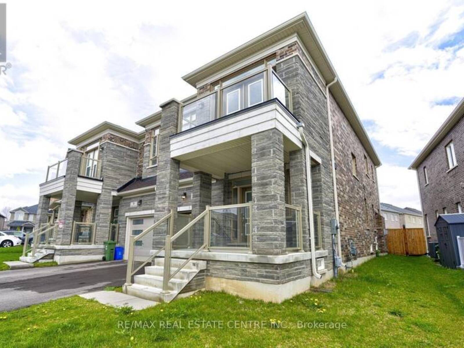 11 TRAILBANK GARDENS, Hamilton, Ontario L8B 1Z3