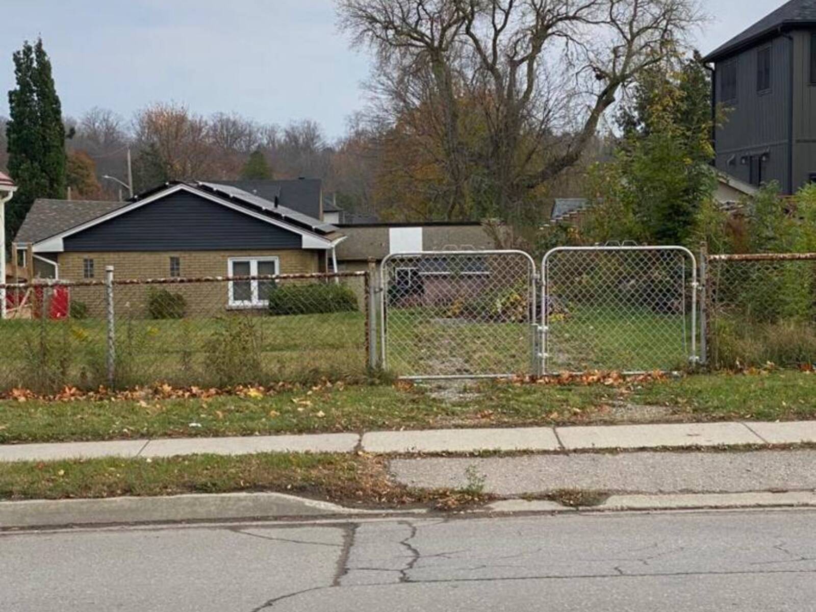 449 YORK ROAD, Guelph, Ontario N1E 5X8