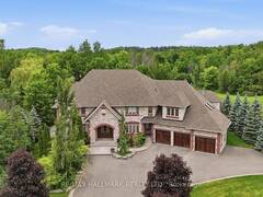 206 CHURCHILL AVENUE King Ontario, L7B 0G9