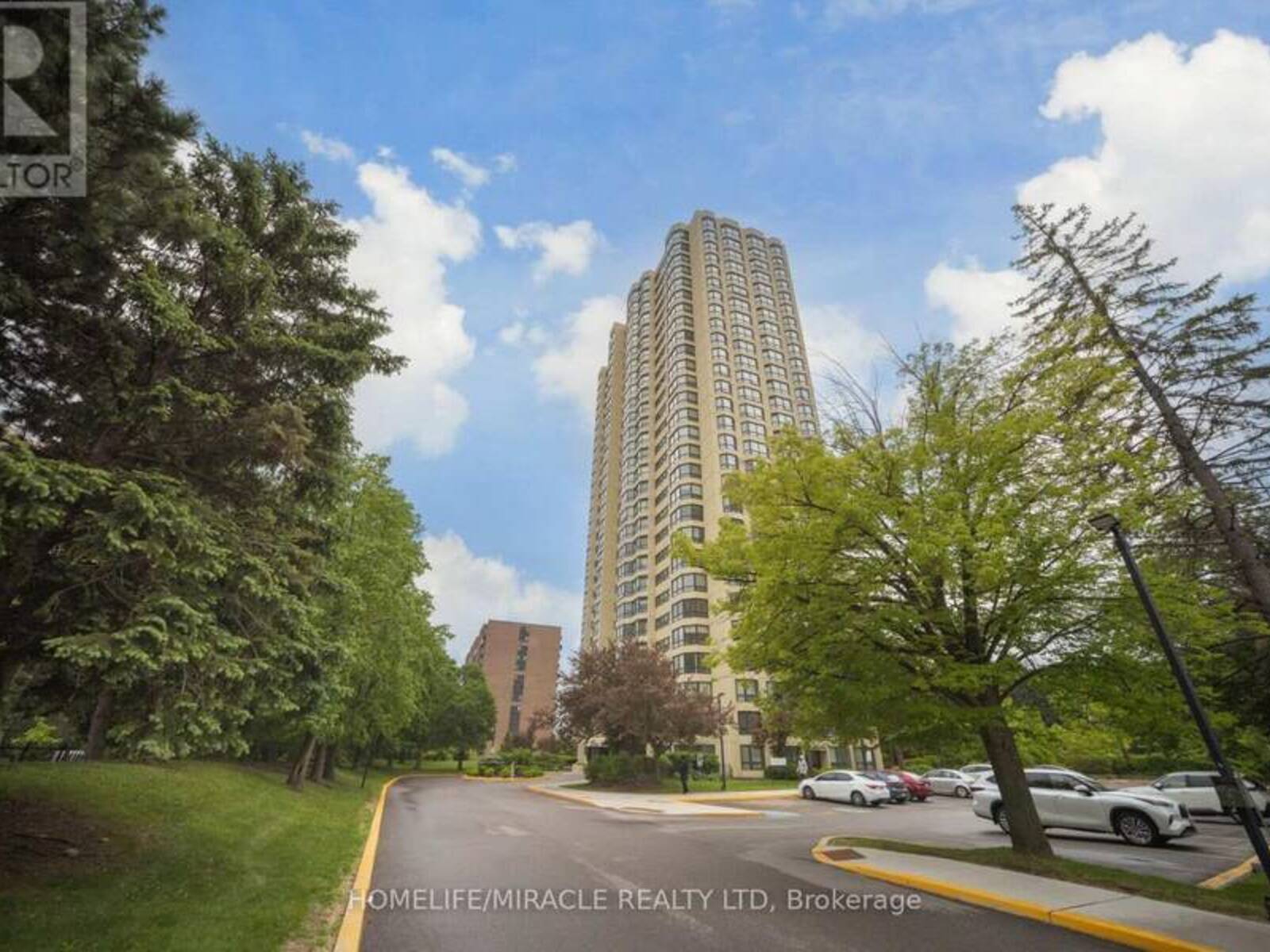 1802 - 8 LISA STREET, Brampton, Ontario L6T 4S6