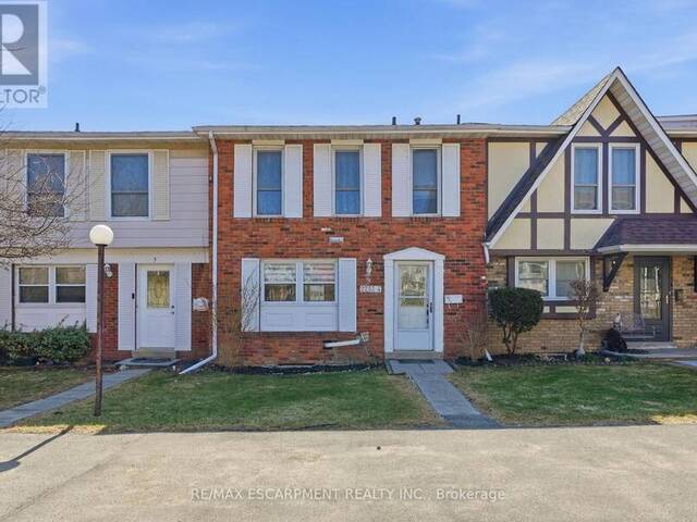 4 - 2252 UPPER MIDDLE ROAD Burlington Ontario, L7P 2Z9 - 3 Bedrooms Condo For Sale