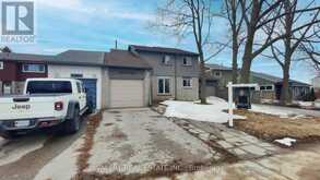24 LAMPMAN LANE | Barrie Ontario | Slide Image Twenty-six