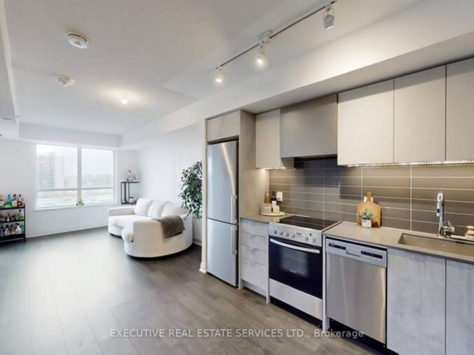 624 - 10 GIBBS ROAD, Toronto, Ontario M9B 0E2