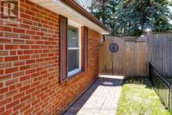 21 BENWAY DRIVE | Toronto Ontario | Slide Image Five