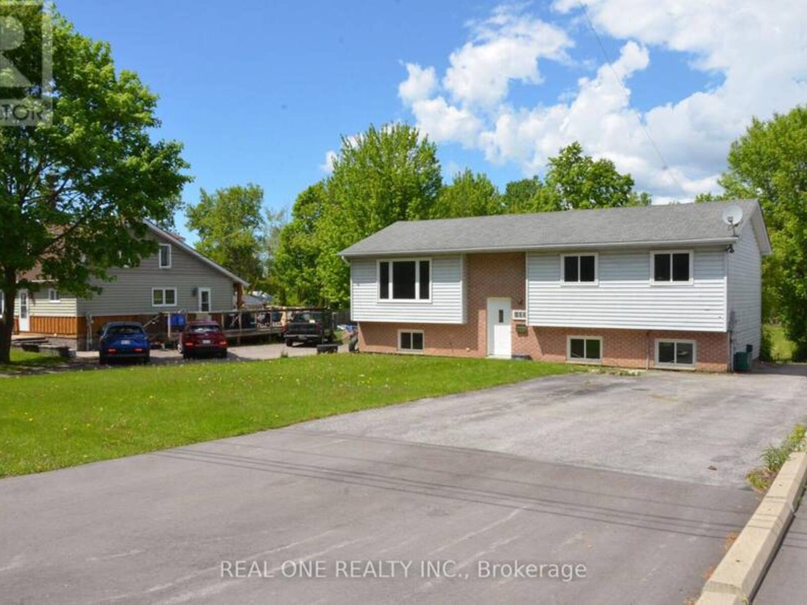 216 FOSTER DRIVE, Barrie, Ontario L4N 3X8