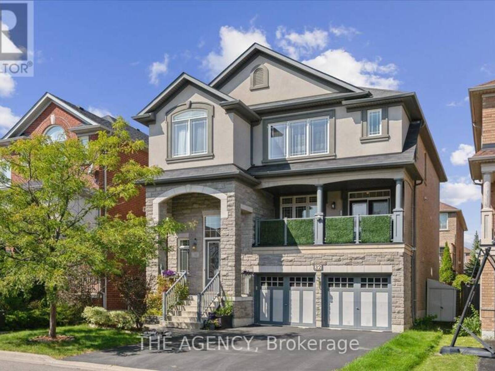32 TIMNA CRESCENT, Vaughan, Ontario L6A 4L7