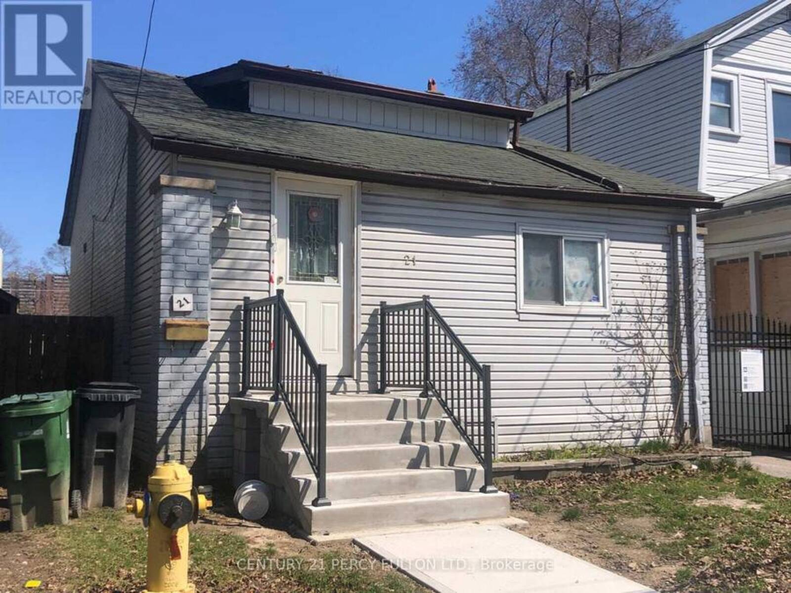 21 EASTDALE AVENUE, Toronto, Ontario M4C 4Z8
